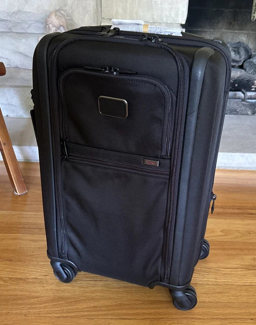 Tumi Alpha 3, 22" Expandable 4 Wheeled Carry-On - Black International