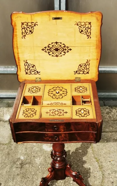 Biedermeier  Nähtisch Mit  Komplettem  Interieur Und Klappbarer  Platte  - 1850