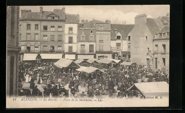 CPA Alencon, Le Marché, Place de la Madeleine