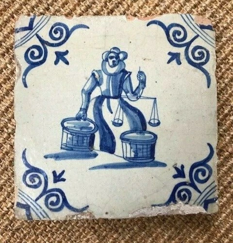 ANTIQUE 18C c.1725 DUTCH DELFT TILE BLUE AND WHITE DEPICTING A MARKET SELLER