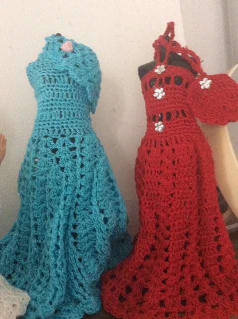 Abito+ Accessori borsa o cappello  uncinetto per Barbie pacchetto con 3 abiti 5