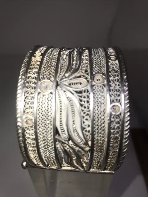 Antique Yemeni Filigree Hinged Bracelet Hand Made Sterling Silver 70 Grams