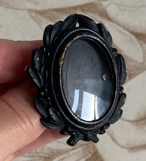 Broche De Deuil Vintage En ébène Main Sculptée - Bijou Ancien Vers 1860, Occasion