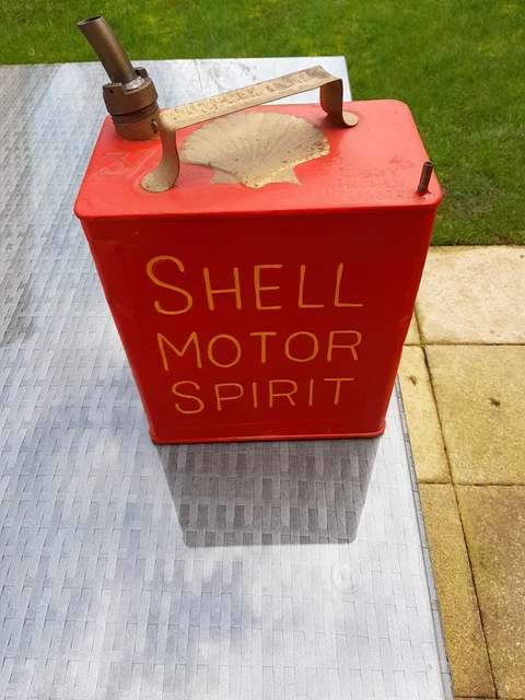 Vintage shell petrol can sold as seen untested  sold as seen look good in mancav