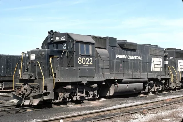 Penn Central (PC) - GP38 - #8022 - Original 35mm Slide
