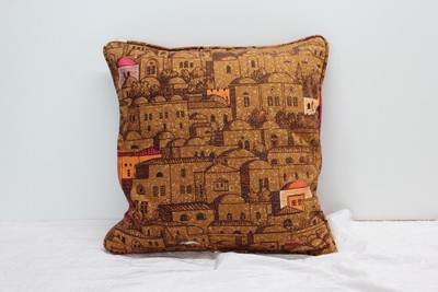 Fornasetti Fodera per cuscino realizzata con tessuto vintage Credenza di Fornasetti 