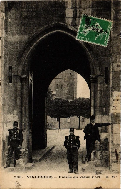 CPA VINCENNES - Entrée du vieux Fort (519887)