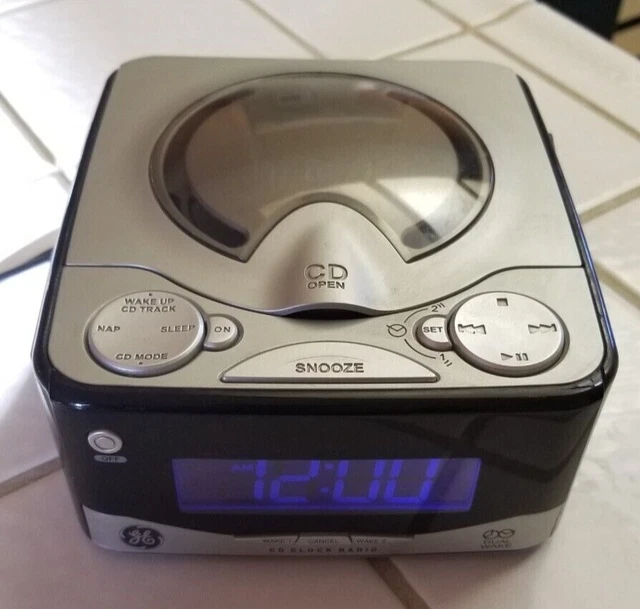 GE AM/FM CLOCK Radio & CD Player Stereo Dual Wake Alarm 74801, Tested