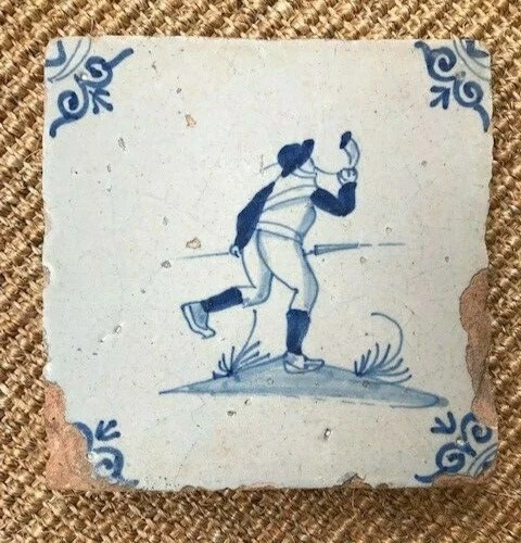 ANTIQUE 18C c.1725 DUTCH DELFT TILE BLUE AND WHITE DEPICTING A HUNTSMAN