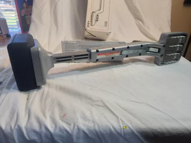 Roberts No. 10-412 Deluxe Knee Kicker Carpet Stretcher In Box Roberts No. 10-412 Deluxe Knee Kicker Carpet Stretcher In Box