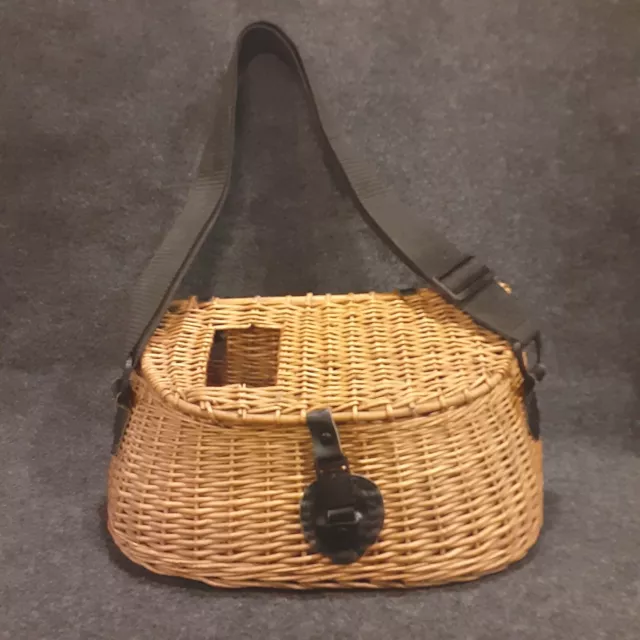 ANTIQUE WOVEN WICKER Fly Fishing Trout Fish Creel Basket Leather Buckle  Strap. $48.60 - PicClick