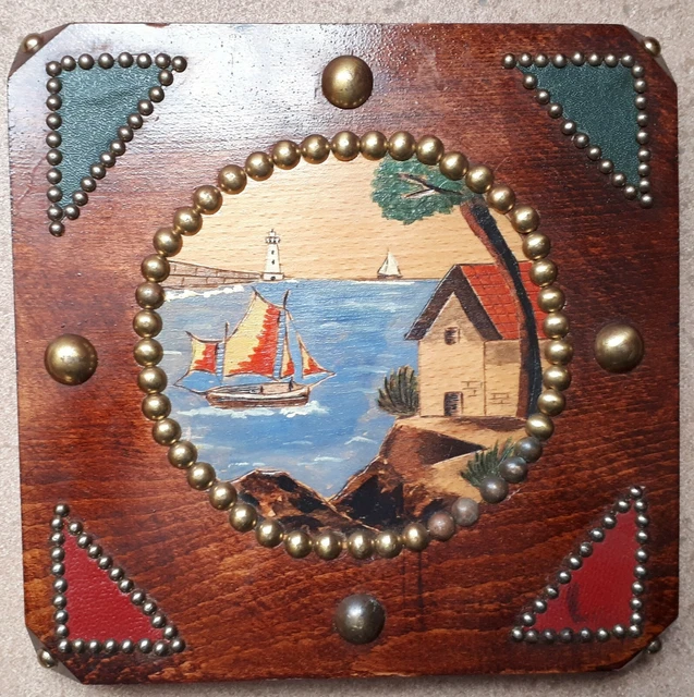 ANCIEN DESSOUS DE plat bois pyrogravé et clouté EUR 5,00 PicClick FR