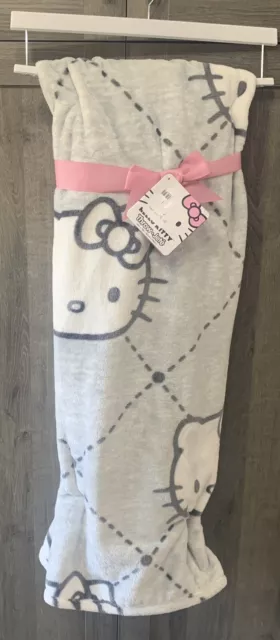 New Hello Kitty White & Gray Diamond 60 x 70 Plush Throw Blanket New With Tag