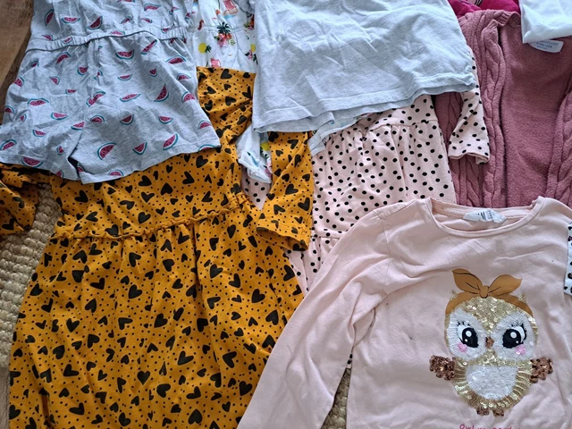 Huge BUNDLE of GIRLS CLOTHES age 5-6 years TSHIRTS leggings robe, jumpers 7