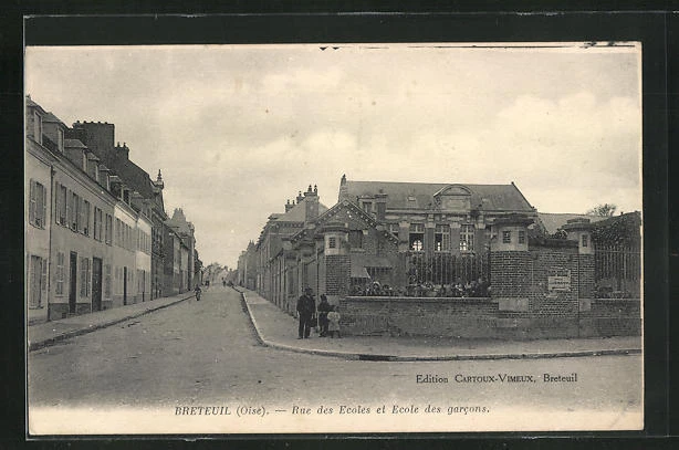 CPA Breteuil, Rue de Ecoles et Ecole des garcons