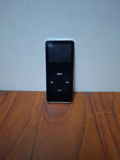 APPLE A1137 BLACK Original iPod Nano 2GB Tested Powers On 440