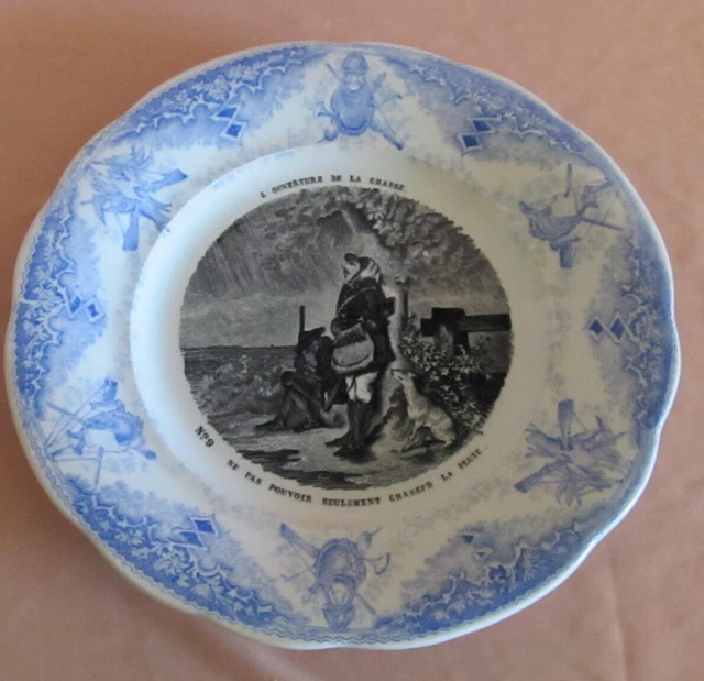 Assiette Ancienne Creil Et Montereau – Thème Ouverture De Chasse – Vers 1900 – Faïence Française