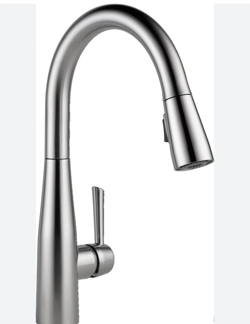 Delta Essa Single Handle Pull Down Standard Kitchen Faucet (DLT733715361224)
