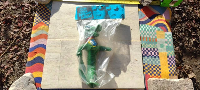 ANTENNA-GATOR NOS green alligator that goes on your radio aerial antenna