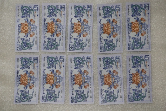 Bhutan - 10 Old Banknotes B27 #792