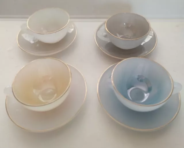 Service a café arcopal "Arlequin" opale irrisée  vintage 1960's