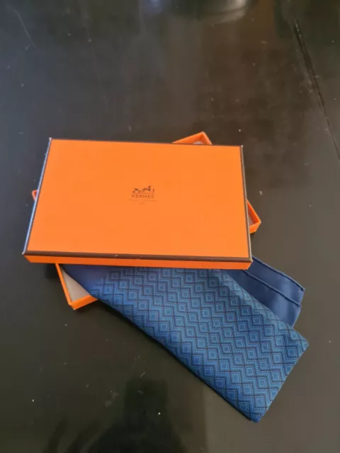 HERM S PARIS POCHETTES de costume en soie bleue 40 40 cm bo te