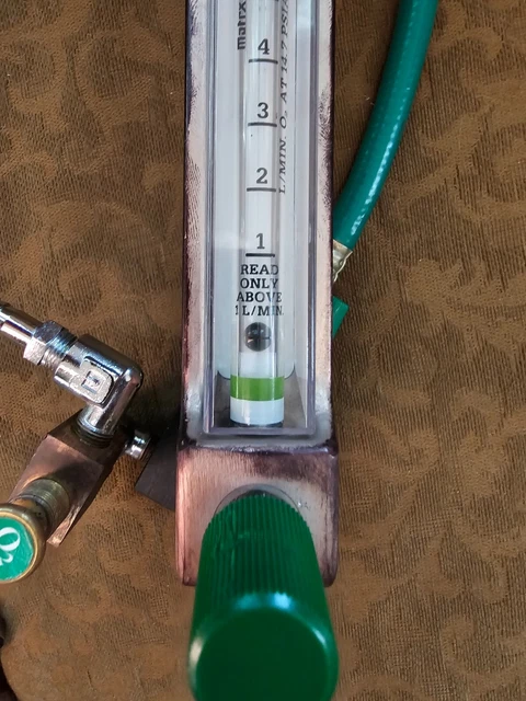 Matrx Medical GL-402 Gauge Oxygen  14.7 PSIA  Please look pictures