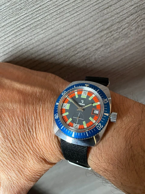 Luscent | Montre de plongée en acier gris brossé avec cadran
