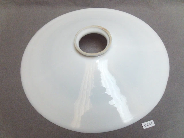abat jour ancien en opaline blanche , Ø 25,4 cm, à collerette (CB21)