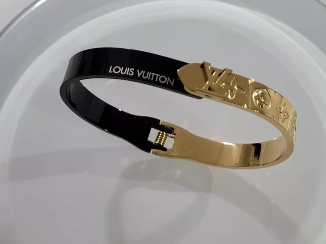 Shop Louis Vuitton 2022-23FW Louis Vuitton ☆M00779 ☆PILLOW NANOGRAM BRACELET  by aamitene