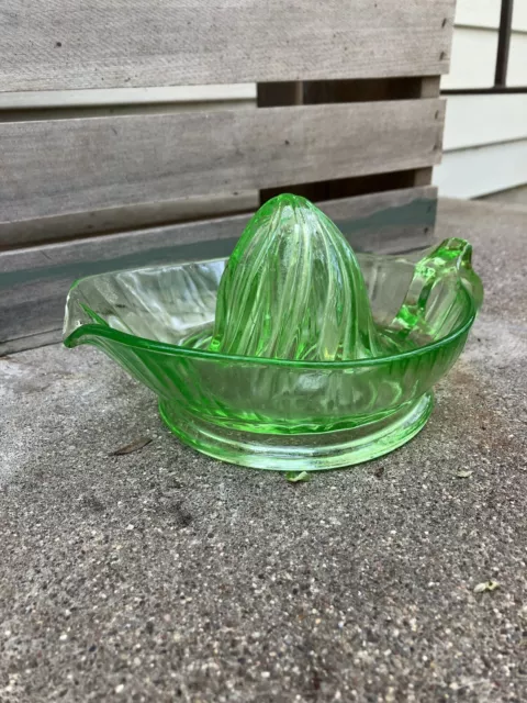 Green Depression Glass Reamer Uranium Vaseline Citrus Squeezer Juicer Pristine Green Depression Glass Reamer Uranium Vaseline Citrus Squeezer Juicer Pristine