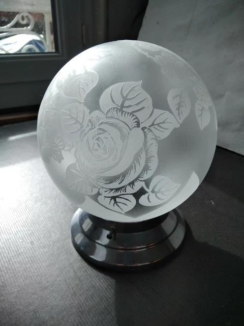 ANCIEN PLAFONNIER LUSTRE boule verre rose, 3 bandes dorées