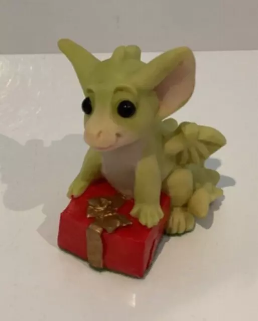 Pocket Dragons “Its A present” Vintage Figurine 1994  Whimsical World VGC D11