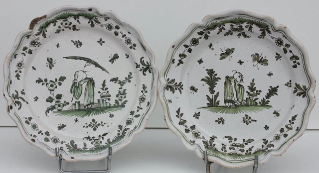 PAIRE D'ASSIETTES EN MOUSTIERS - XIXème - MOTIF VERT AU CHINOIS - 22 cm - 975 g