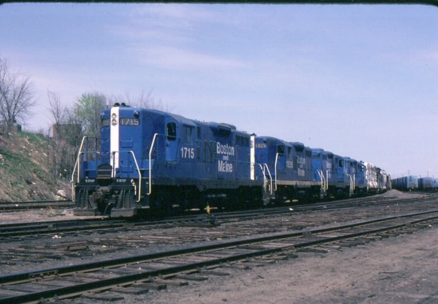 Boston & Maine GP-9 # 1715+T  '1982' @ Concord,NH. ORIGINAL 35MM color slide