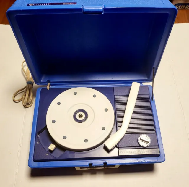 GE  General Electric Solid State Portable Suitcase Record Player... PLEASE READ