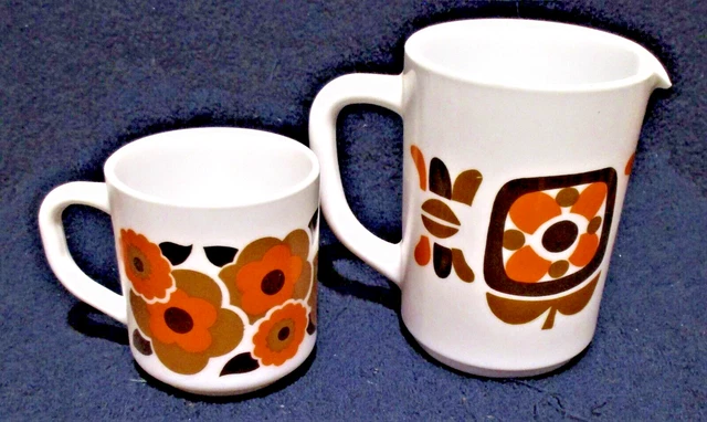 TASSE et POT à LAIT VINTAGE des ANNEES 1970 - ARCOPAL MOBIL TRES BON ETAT