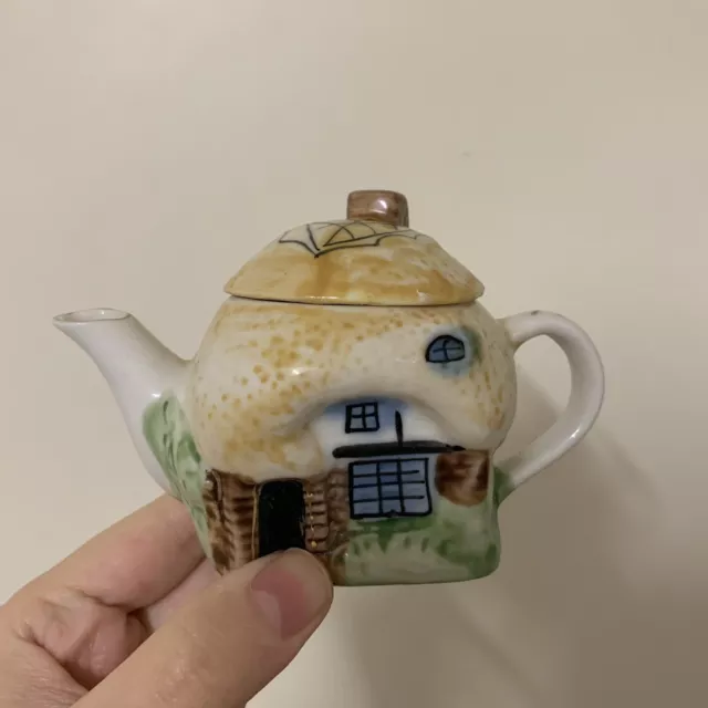 Olde world t-pot tea pot cottage miniature in a box