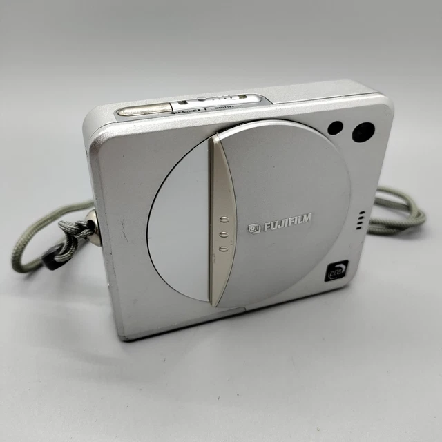 Fujifilm FinePix 50i 2.4MP Compact Digital Camera Silver Tested