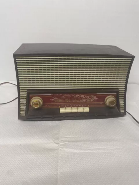 Ancien poste à radio marque radiola fonctionne faut juste mettre une antenne