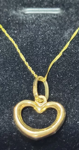 Solid 18K Yellow Gold Heart Necklace.