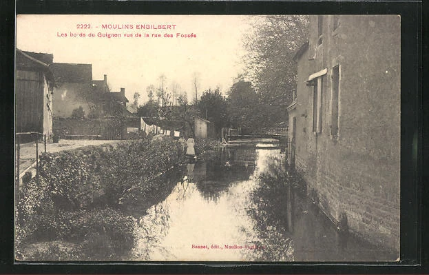 CPA Moulins-Engilbert, Les bords du Guignon vus de la rue des Fosses
