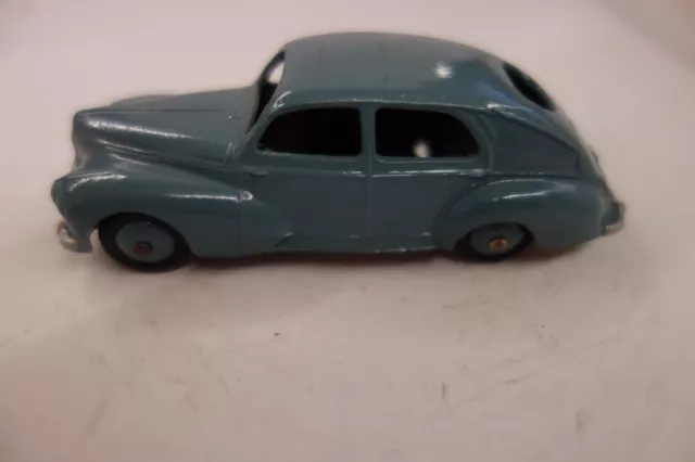 DINKY TOYS  FRANCE. PEUGEOT 203  REF  24 R grise très bon état