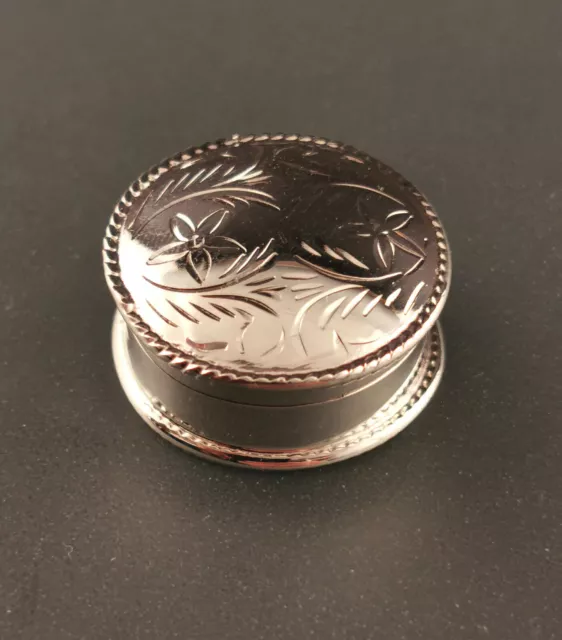 9927711 925er Silber Miniatur rund graviert Pillendose 2,5x1cm