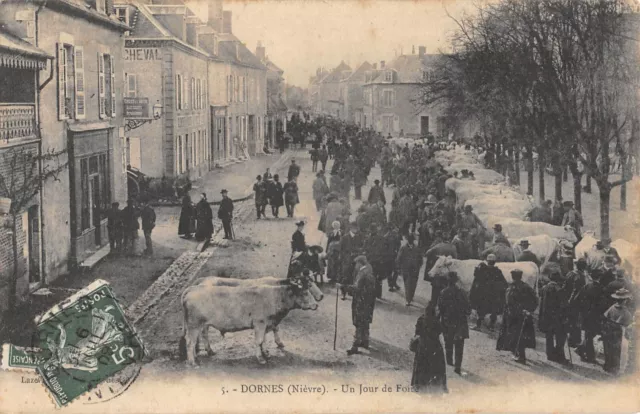 Cpa 58 Dornes / Un Jour De Foire