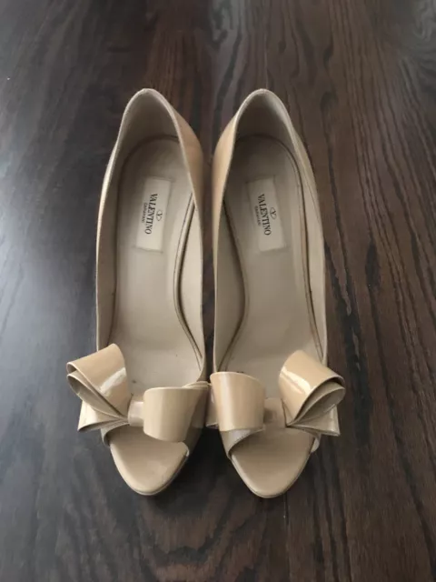 Valentino Pump Opened Toe With Bow Shoes beidge color, Patent Leather Size 40