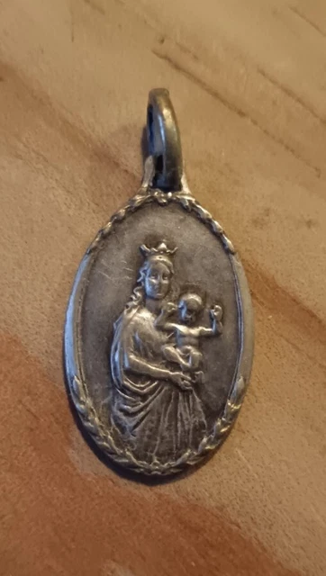 Ancienne Médaille religieuse Vierge à l'Enfant – métal argenté - Collection