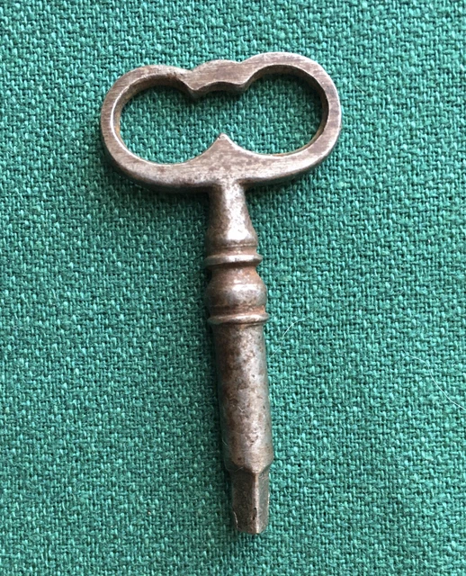 ANTIQUE TREADLE SEWING Machine Key 3Sided Triangle End £12.23