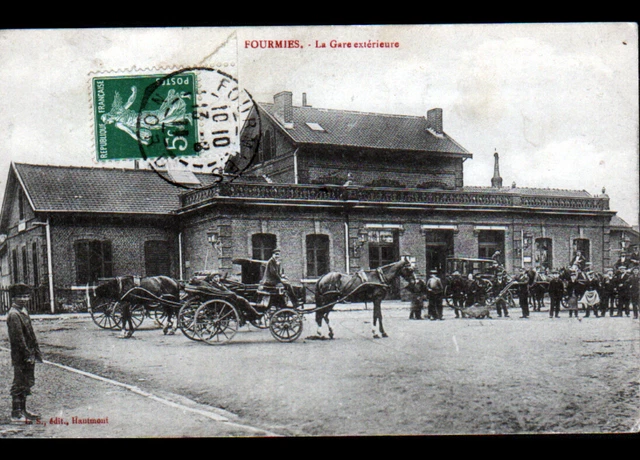 FOURMIES (59) ATTELAGES à la GARE animée en 1911