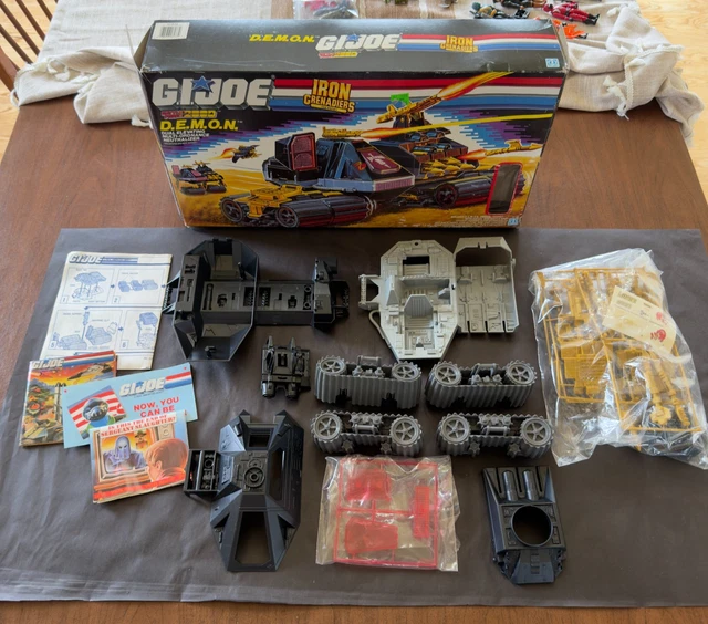 G.I. JOE Hasbro 1988 – Véhicule D.E.M.O.N. & Ferret – Neuf